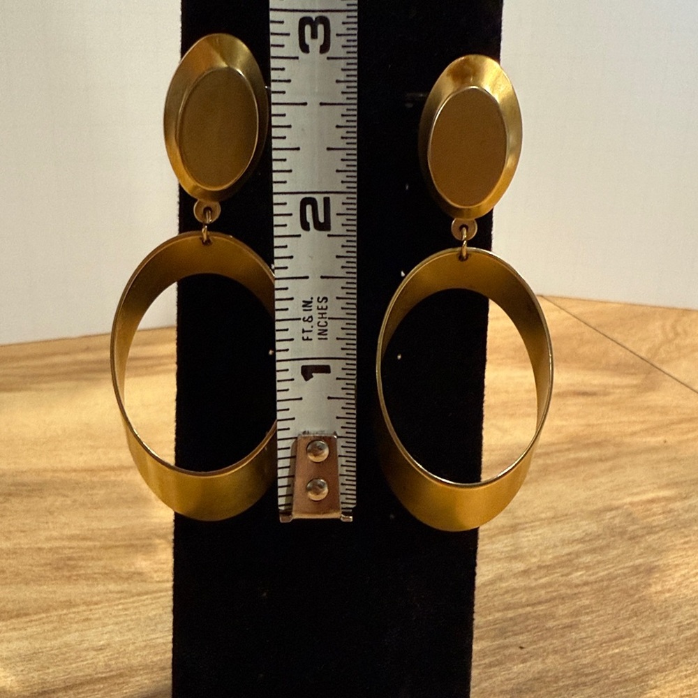 Vintage Gold Tone Oval Drop Clip On Earrings - Picture 5 of 7